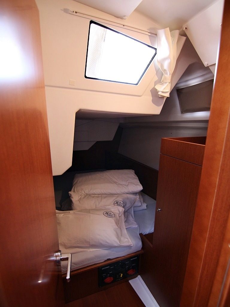 Beneteau Oceanis 38 | Aura