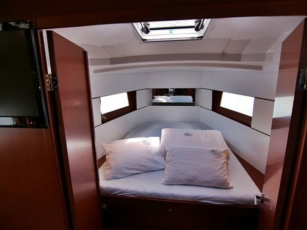 Beneteau Oceanis 38 | Aura