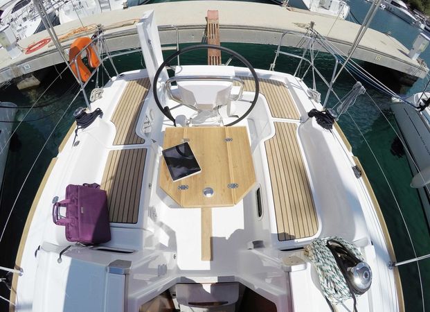 Beneteau Oceanis 31 | Honey
