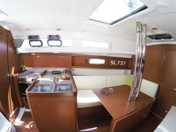 Beneteau Oceanis 31 | Honey