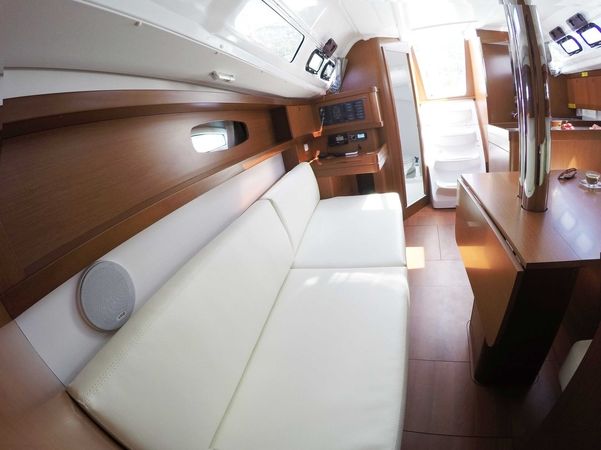 Beneteau Oceanis 31 | Honey