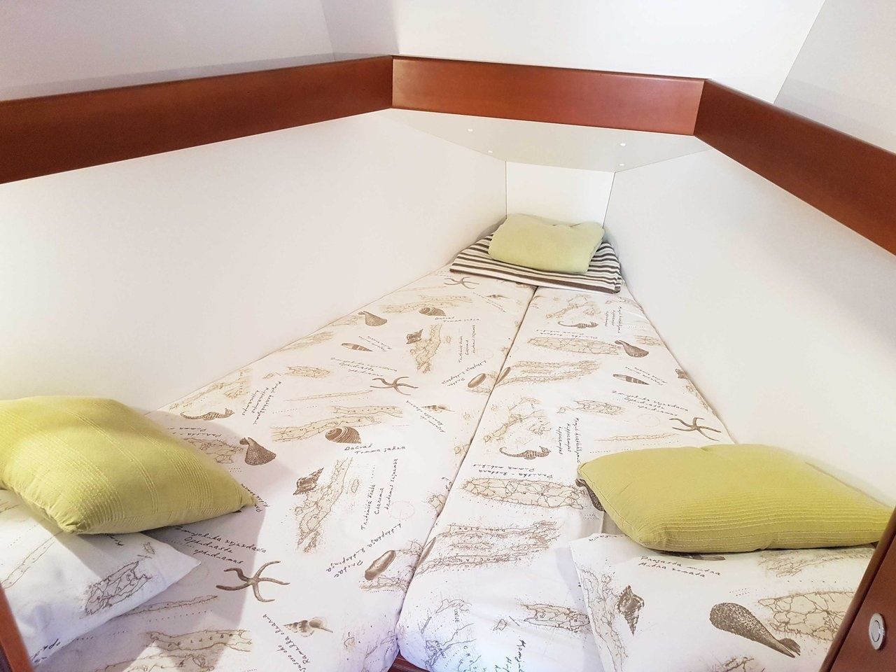 Beneteau Oceanis 31 | Honey