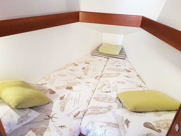 Beneteau Oceanis 31 | Honey