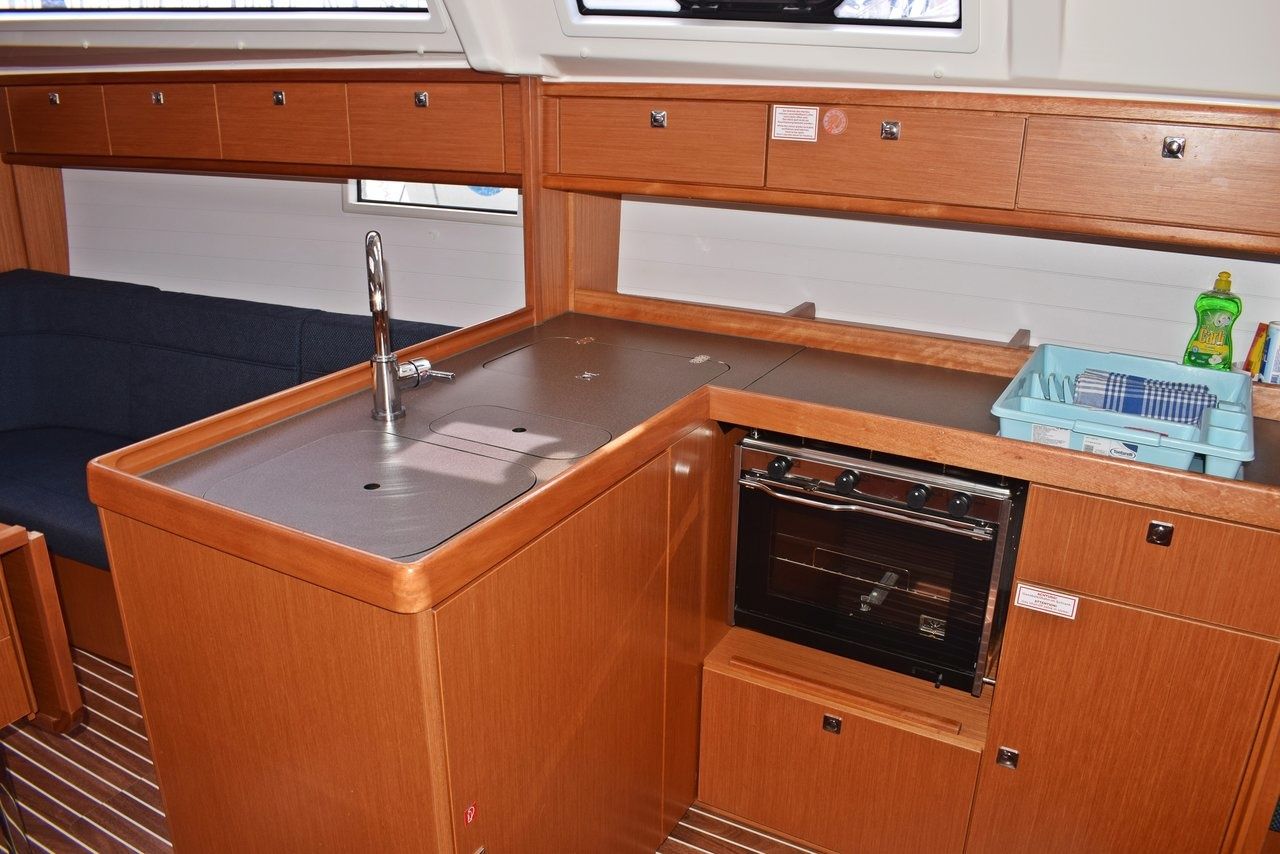 Bavaria Cruiser 37 | Zaklopatica