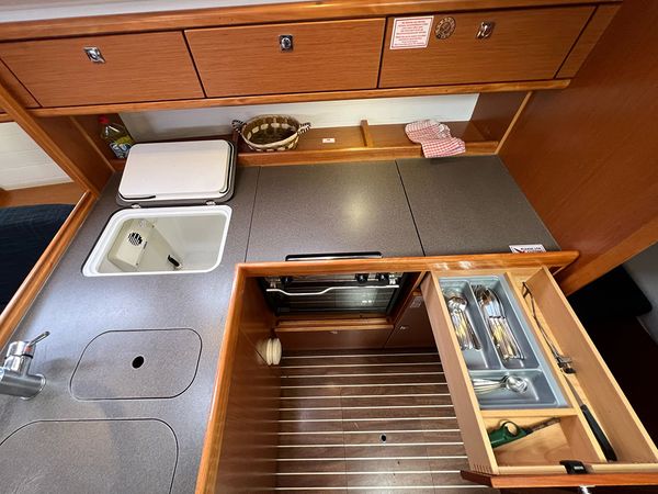 Bavaria Cruiser 37 | Jugo