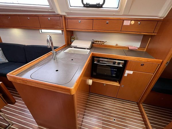 Bavaria Cruiser 37 | Jugo