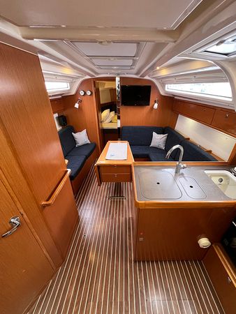 Bavaria Cruiser 37 | Jugo