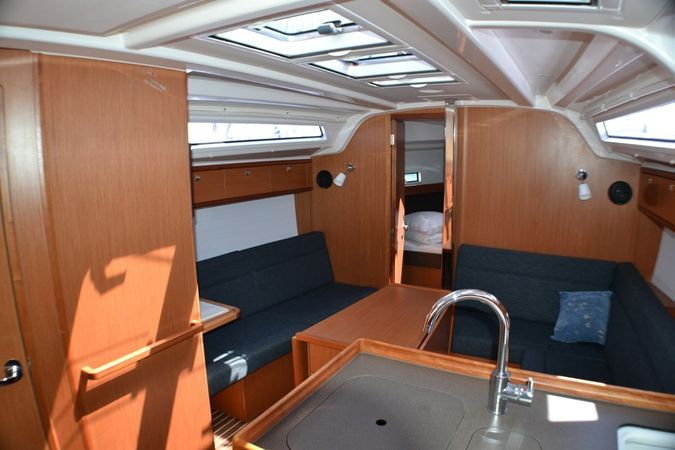 Bavaria Cruiser 37 | Hana