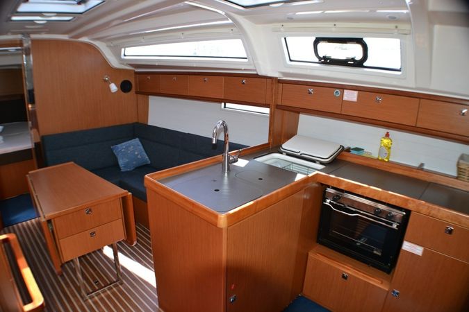 Bavaria Cruiser 37 | Hana