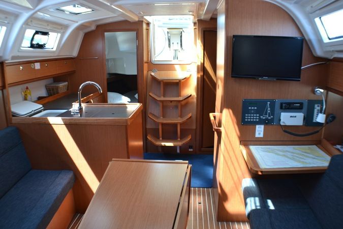 Bavaria Cruiser 37 | Hana