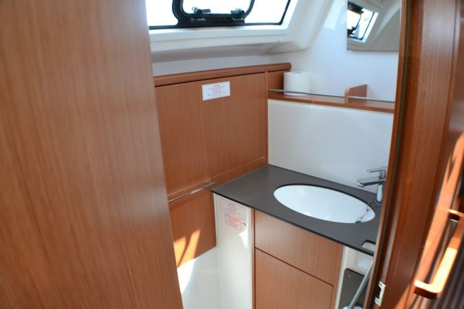 Bavaria Cruiser 37 | Hana