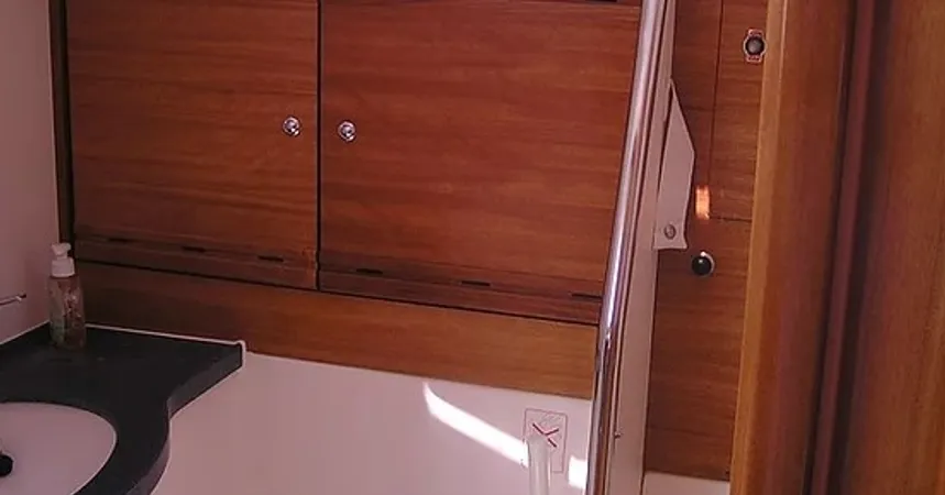 Bavaria Cruiser 40 | Alma Libre13