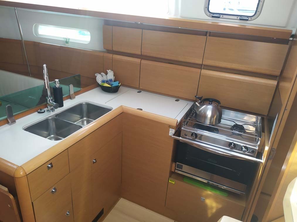 Jeanneau Sun Odyssey 389 | Živjeli