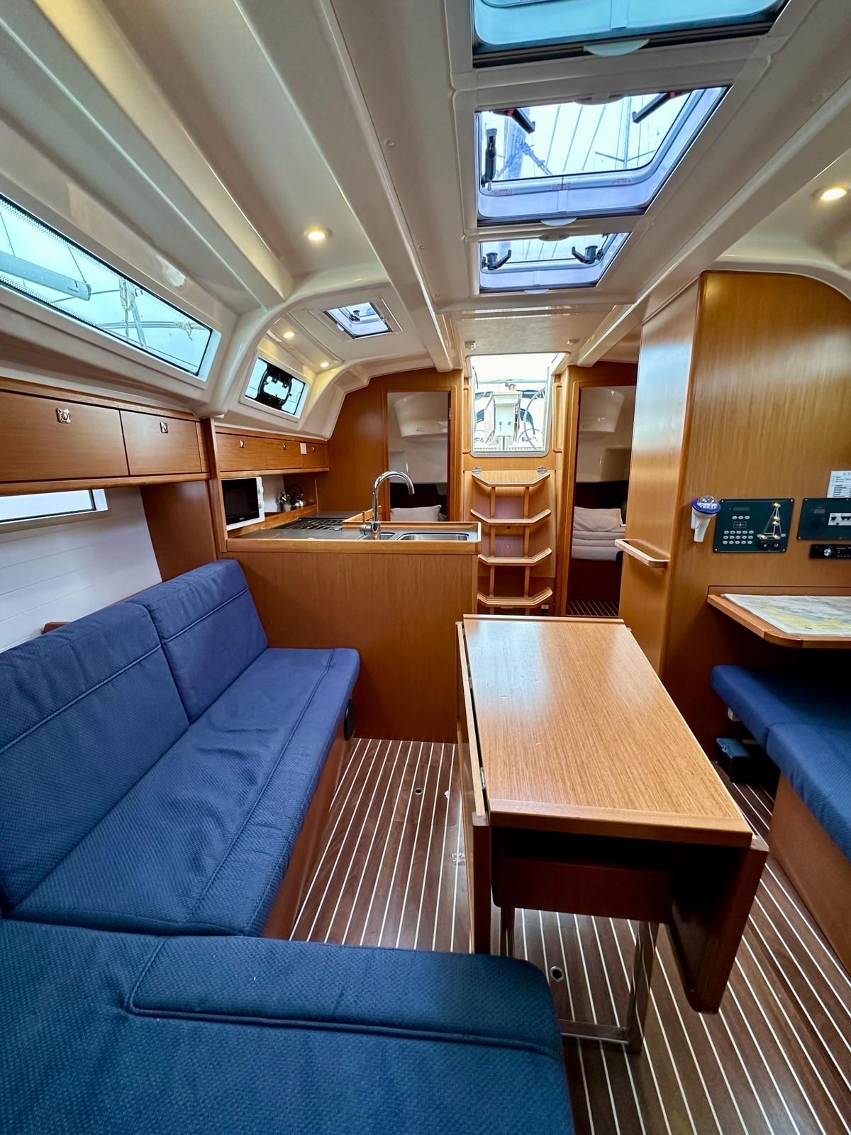 Bavaria Cruiser 37 | Maestral