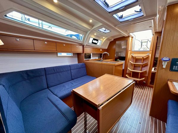 Bavaria Cruiser 37 | Maestral