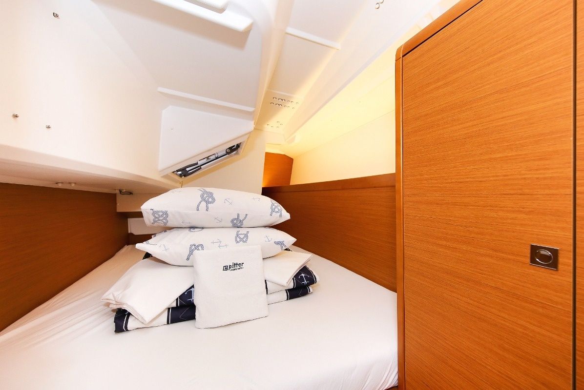 Jeanneau Sun Odyssey 349 | Polly Fun