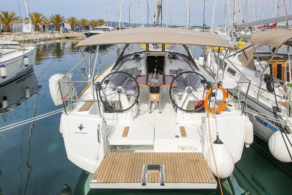 Jeanneau Sun Odyssey 349 | Polly Fun