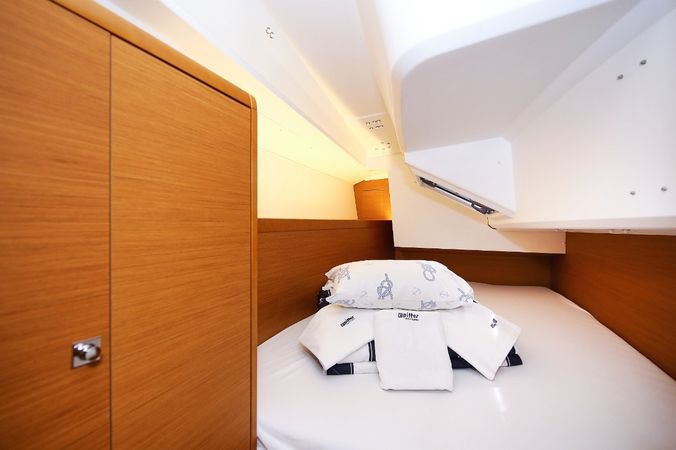 Jeanneau Sun Odyssey 349 | Polly Fun