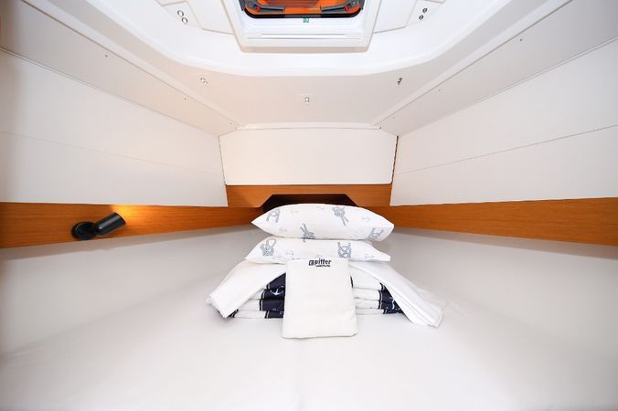 Jeanneau Sun Odyssey 349 | Polly Fun