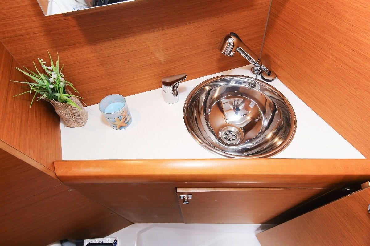 Jeanneau Sun Odyssey 349 | Polly Fun