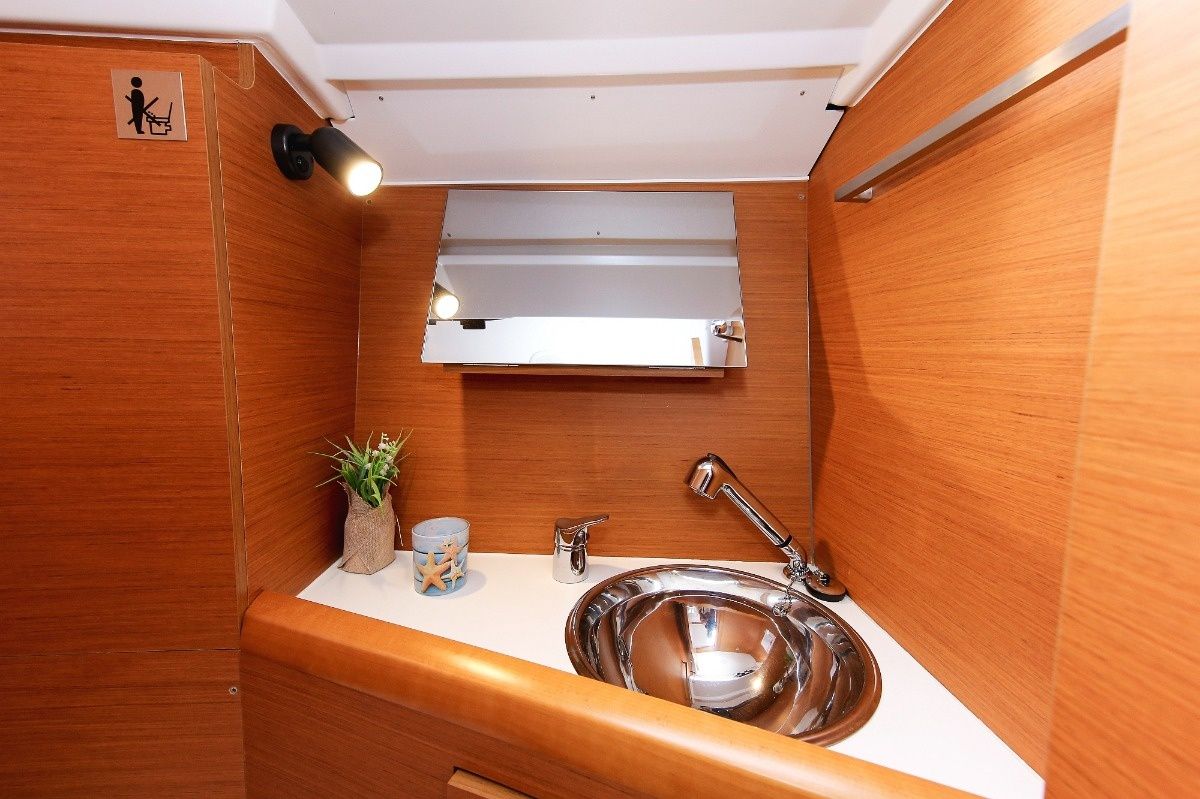 Jeanneau Sun Odyssey 349 | Polly Fun