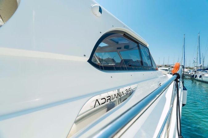 SAS Vektor Adriana 36 | Mira