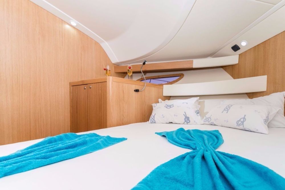 SAS Vektor Adriana 36 | Mira