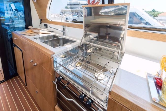 SAS Vektor Adriana 36 | Mira