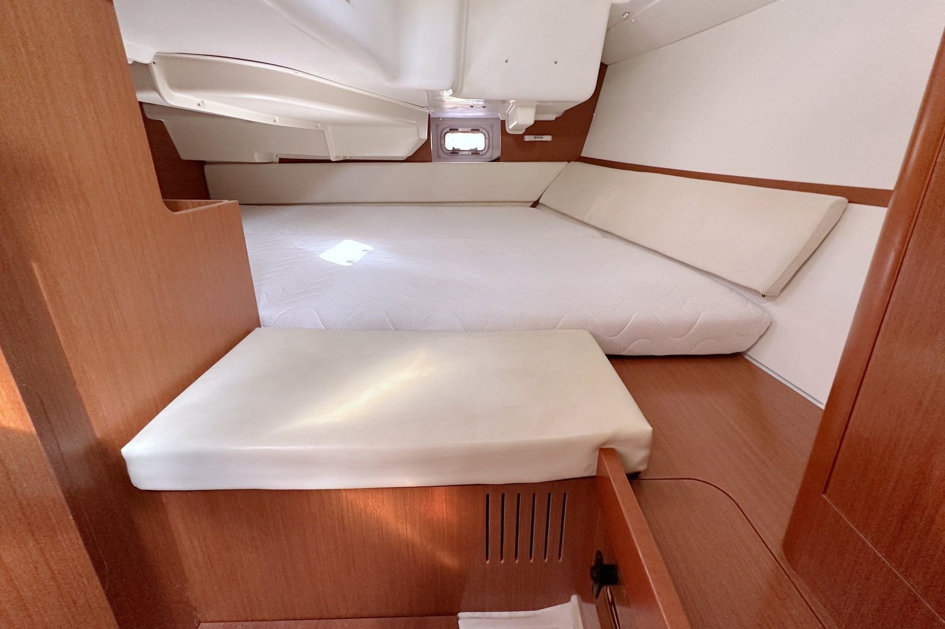 Beneteau Oceanis 34 | LL Skyhawk