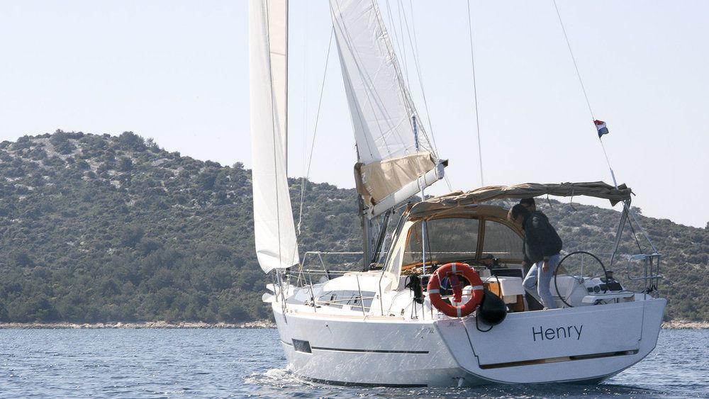 Dufour 382 | Henry