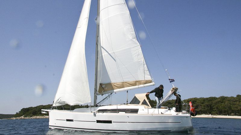 Dufour 382 | Henry