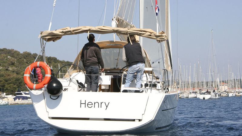 Dufour 382 | Henry