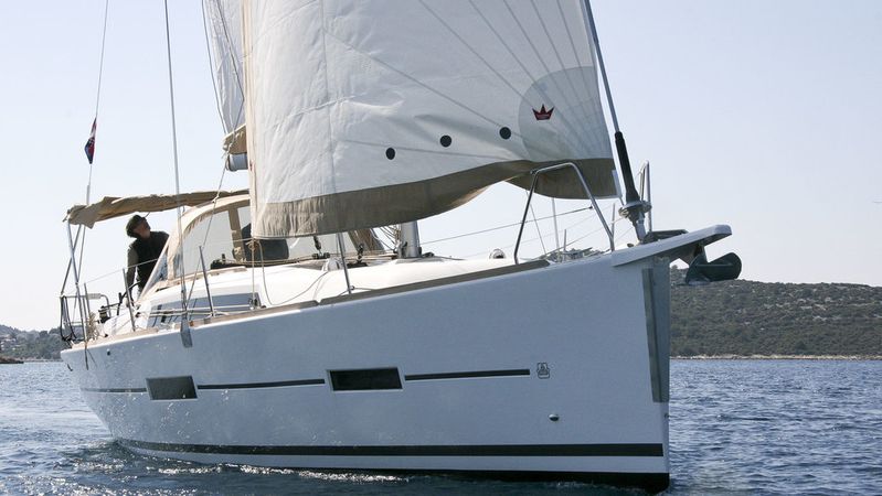Dufour 382 | Henry