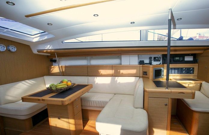 Jeanneau 57 | Messenger