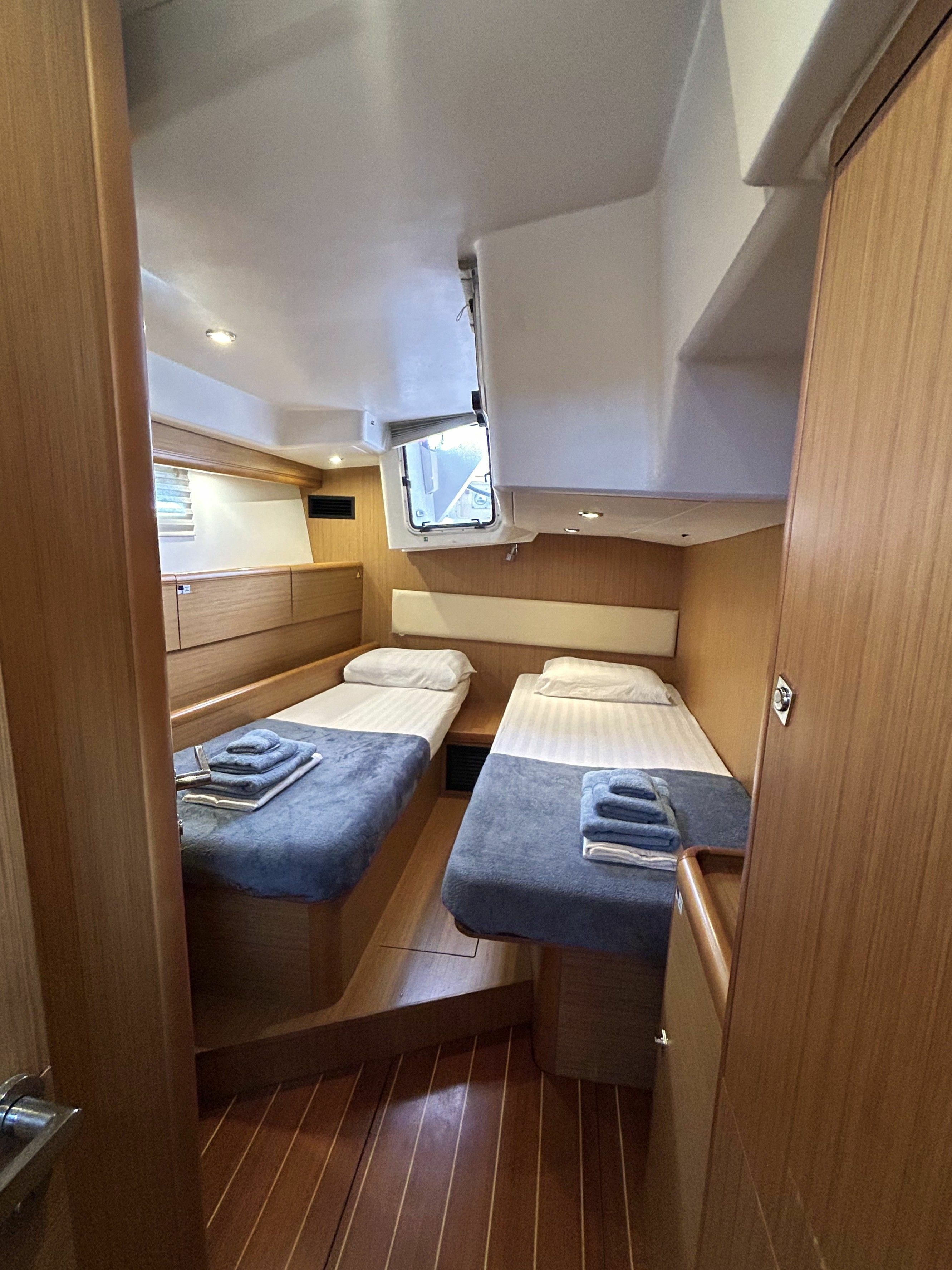 Jeanneau 57 | Messenger