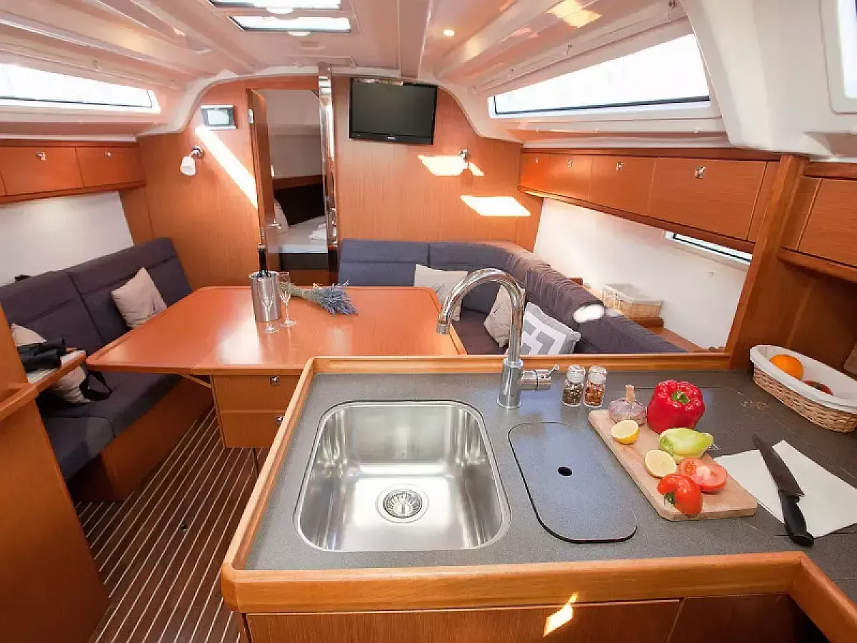 Bavaria Cruiser 37 | Gospoja