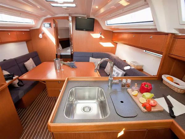 Bavaria Cruiser 37 | Gospoja