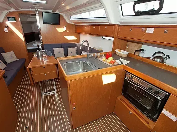 Bavaria Cruiser 37 | Gospoja