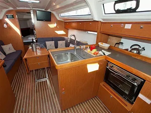 Bavaria Cruiser 37 | Gospoja