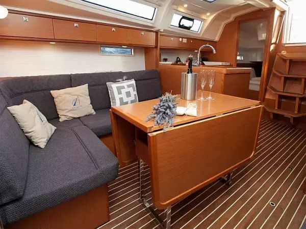 Bavaria Cruiser 37 | Gospoja