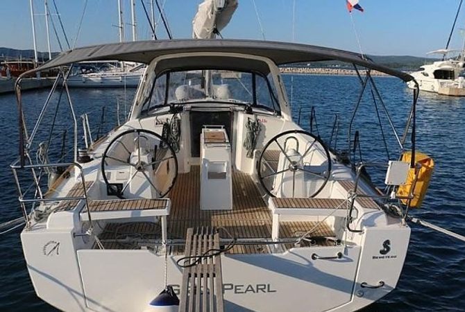 Beneteau Oceanis 38 | Grey Pearl