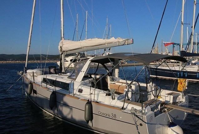 Beneteau Oceanis 38 | Grey Pearl
