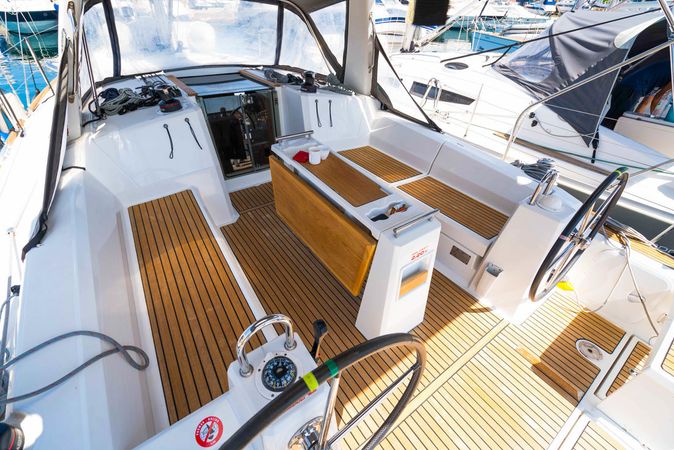 Beneteau Oceanis 38 | Grey Pearl