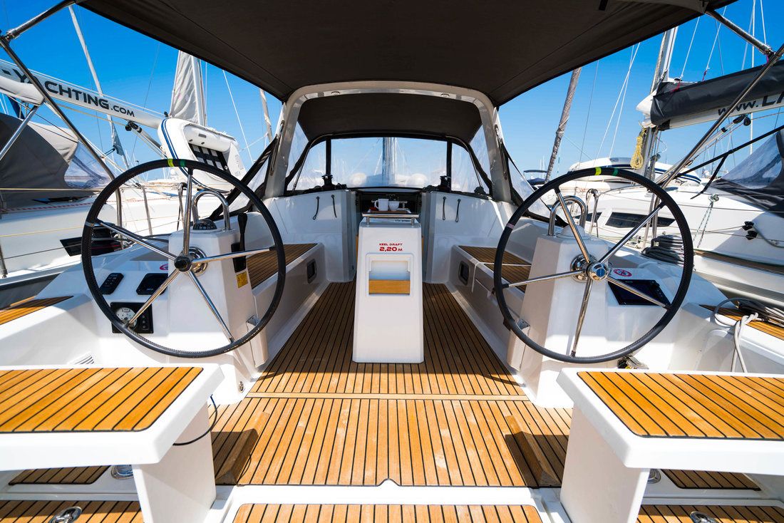 Beneteau Oceanis 38 | Grey Pearl
