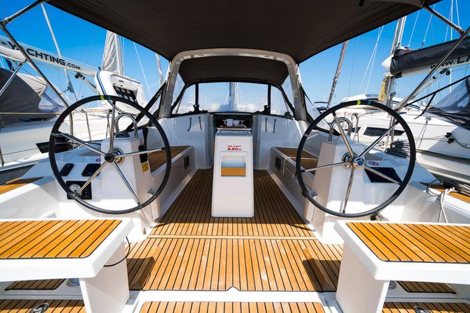 Beneteau Oceanis 38 | Grey Pearl