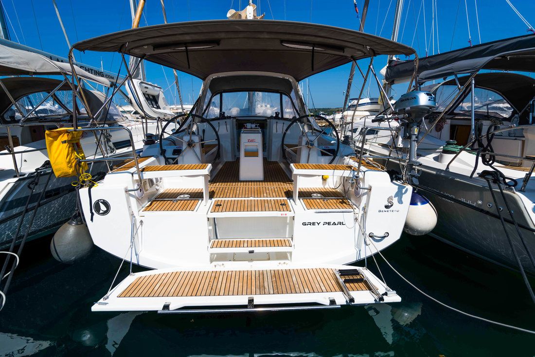 Beneteau Oceanis 38 | Grey Pearl