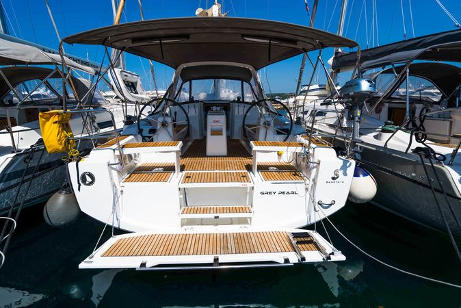 Beneteau Oceanis 38 | Grey Pearl
