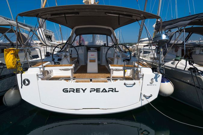 Beneteau Oceanis 38 | Grey Pearl