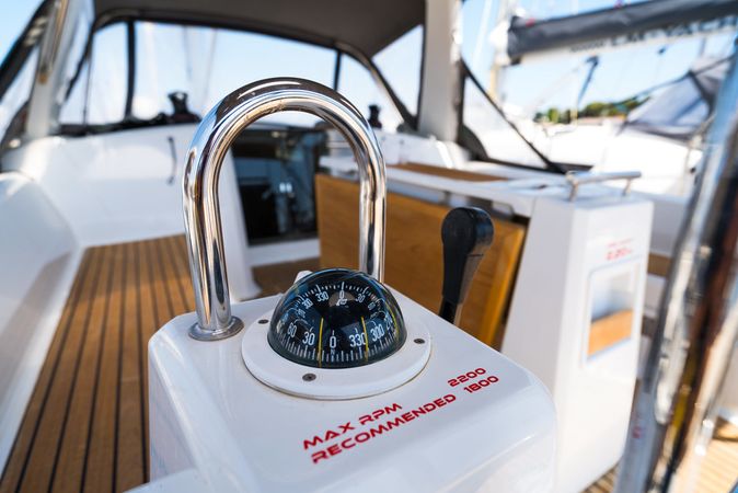 Beneteau Oceanis 38 | Grey Pearl