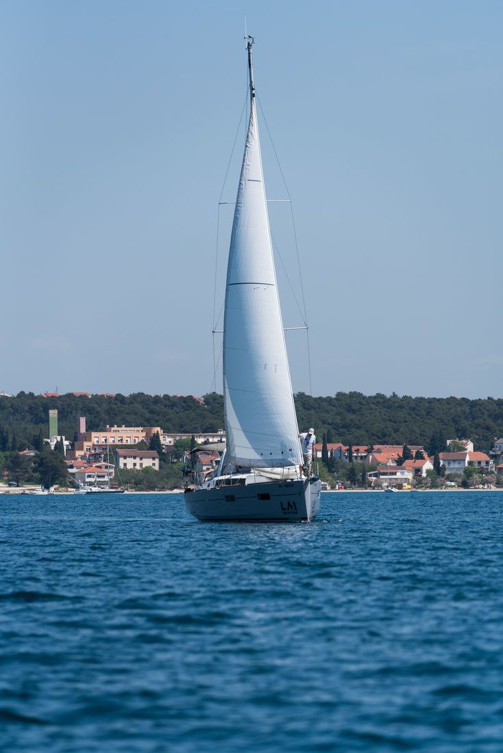 Beneteau Oceanis 38 | Grey Pearl